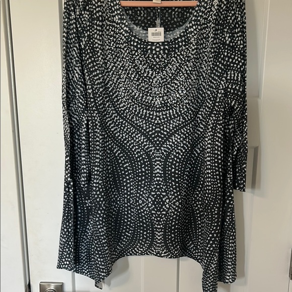 Chico's Black and White Geometric Tunic - Picture 4 of 10